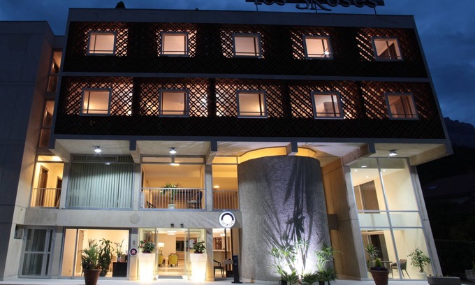Meylan Hotel | Hôtel Les Trois Roses, Grenoble Meylan