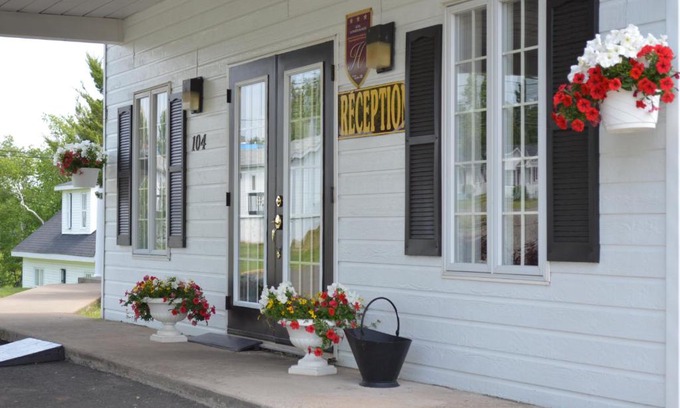 New Carlisle Hotel | Hôtel Maison Blanche