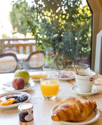 Saint-Claude Hotel | Hôtel Saint-Hubert