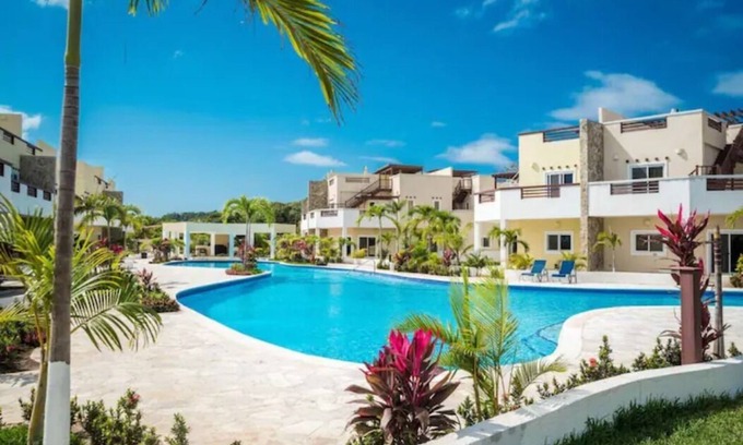 Dixon Cove Apartment | Habitacion para 2 con acceso a playa privada.