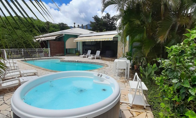 Saint-Pierre Apartment | Habitation Perle Créole- Studio Le Tamaya, swimming pool, calm sea view