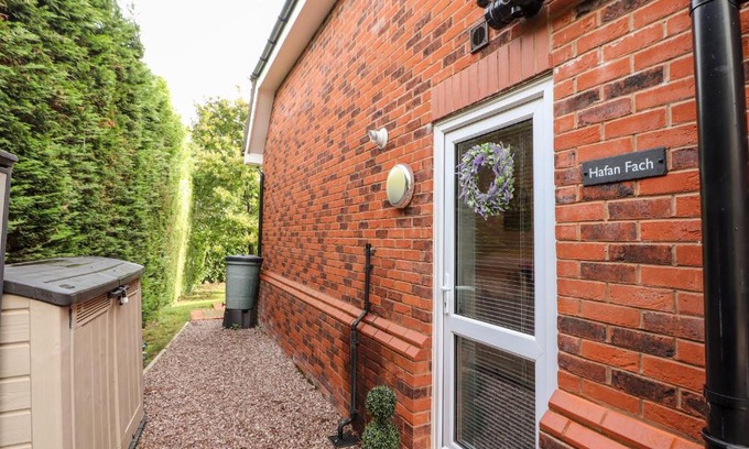 Flintshire House | Hafan Fach