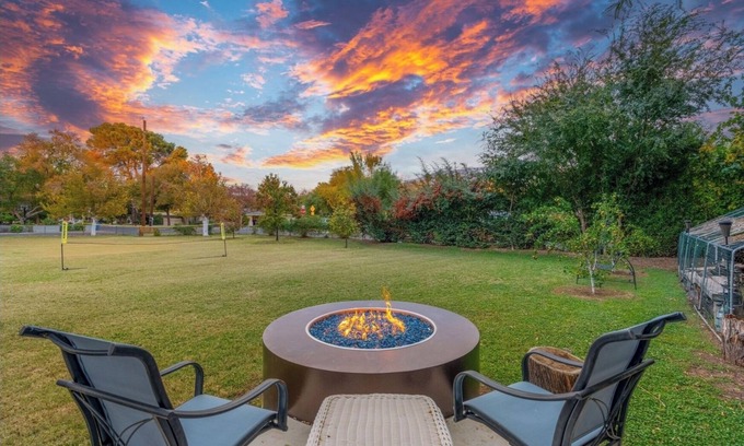 Alhambra Other | Half Acre Spacious 5-bedroom 4 bath farmhouse. WiFi, AC in Phoenix. Weddings!