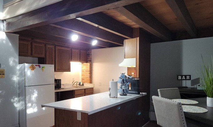 Metro Center House | Hallet House built 1871 Situated on the most historic street in Springfield, MA