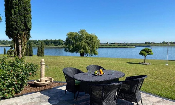 Bullenhausen Villa | Hamburg Beach House