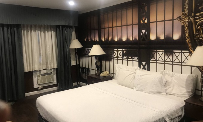 Sturbridge Hotel | Hamilton Inn