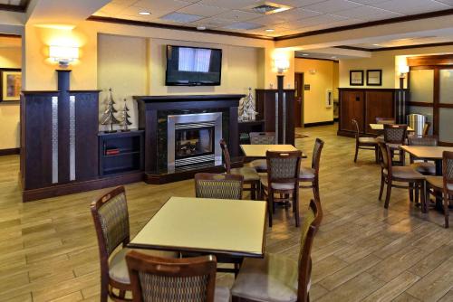 Geneseo Hotel | Hampton Inn Geneseo