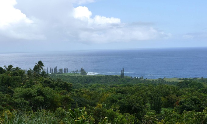 Hana Cottage | Hana's Heaven - a charming 2 bedroom cottage with spectacular ocean views