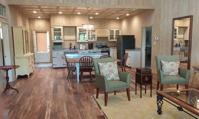 Westfield House | Hanging Rock Cabin at Luna's Trail