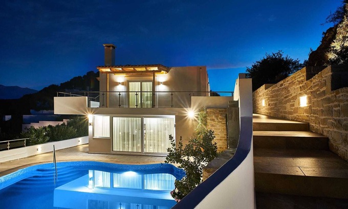 Stalos Villa | Hannah Villa Stalos: spacious, quiet villa w/sea and mountain view