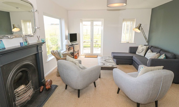 Garn Fadryn House | HAPPY DAZE, family friendly, country holiday cottage in Morfa Nefyn