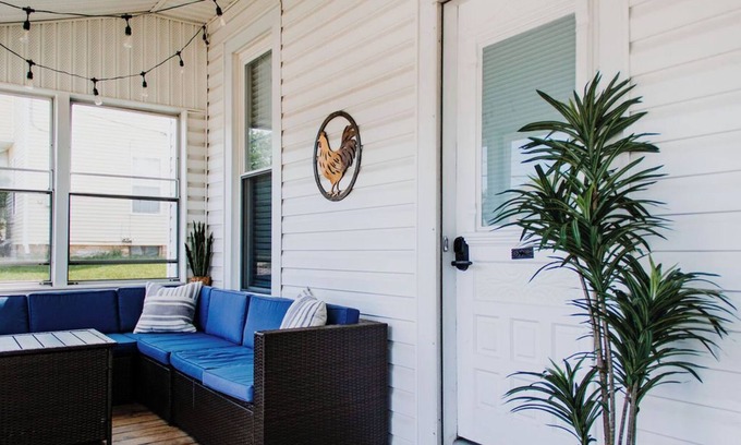 Wilmington House | Happy Hen House 2-Bedroom House w/Amazing Front Porch and Backyard Chickens