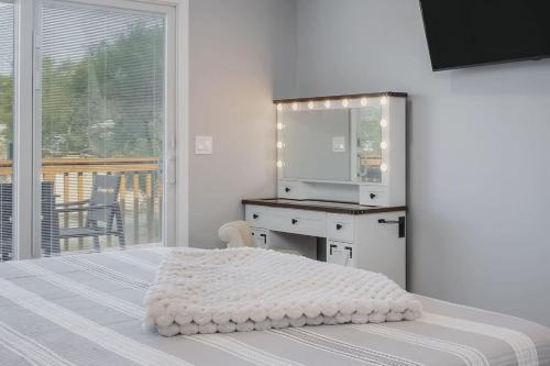 Fox Lake House | Harbor Clubhouse Modern Waterfront with Hot Tub and Pet Friendly