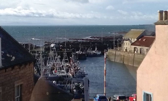 Pittenweem Apartment | Harbour flat Pittenweem, near golf, beaches, sea views, great base for East Neuk