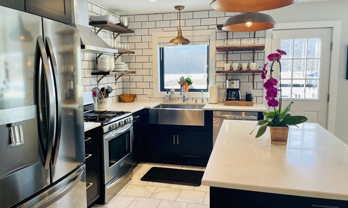 New Paltz House | Harrison Field Rail Hiking 10Acre Views Pool Trail2 New Paltz