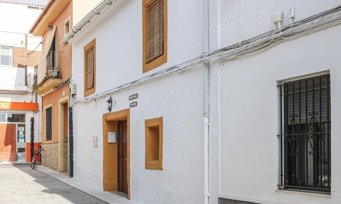 Estivella House | Have you been wanting to get away but not to a typical overrun resort? Estivella is the perfect plac