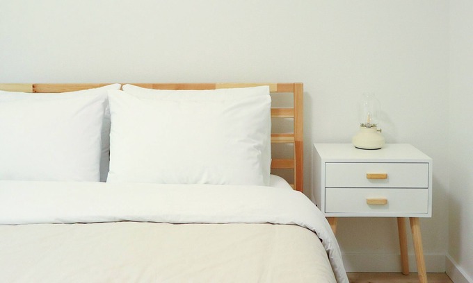 Oatfield House | Haven Guesthouse in Milwaukie - 2 Bedroom & 2 Bathroom with Fenced Backyard