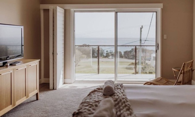 Bicheno Apartment | Haven on James - Luxurious Ocean Vista