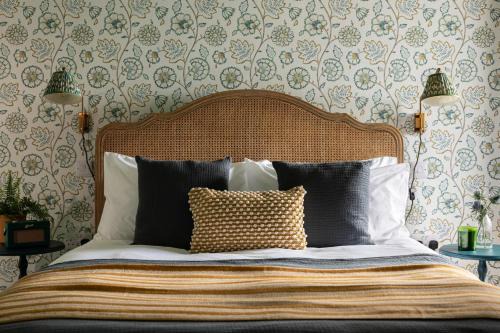 Alton House | Hawk's Ledge - Otium Wine Estate