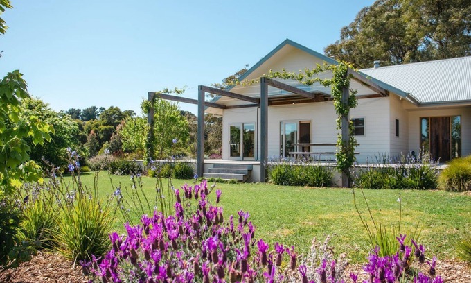 Red Hill South House | Hayduke House in Red Hill