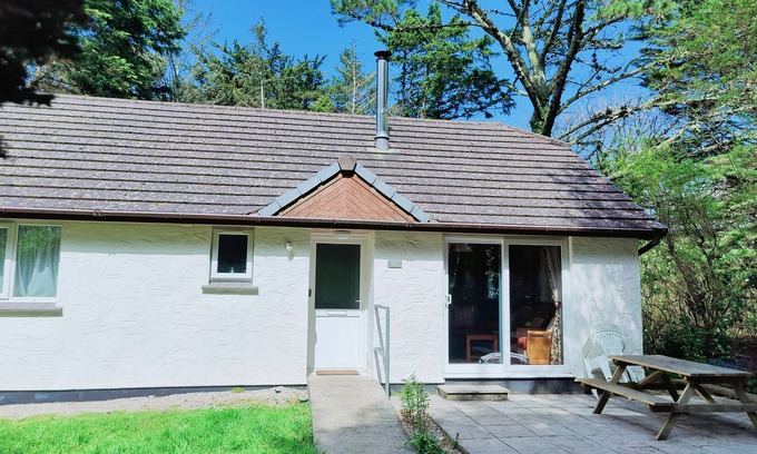 Goonhavern Cottage | Hazel Croft sleeping 5, woodland setting near great beaches