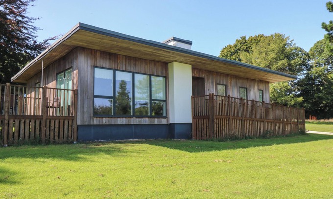 Carnon Downs Cottage | HAZEL, with open fire in Truro