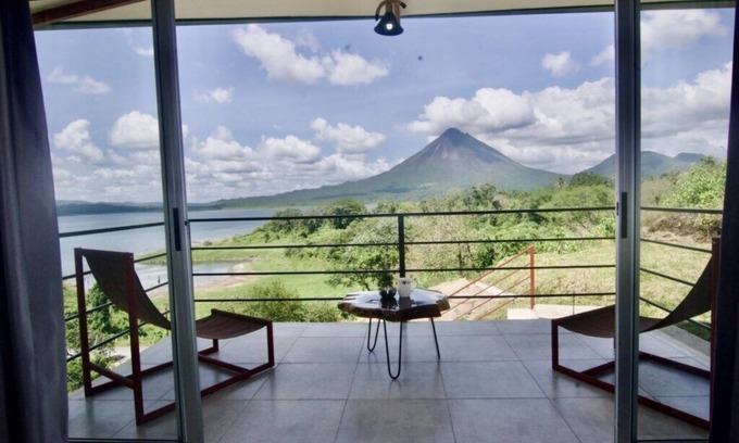 El Fosforo House | Headline