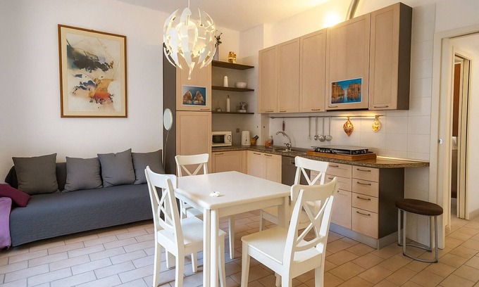 Chinatown Apartment | Heart of chinatown, pedestrian zone, go on foot to Center and the Sempione park