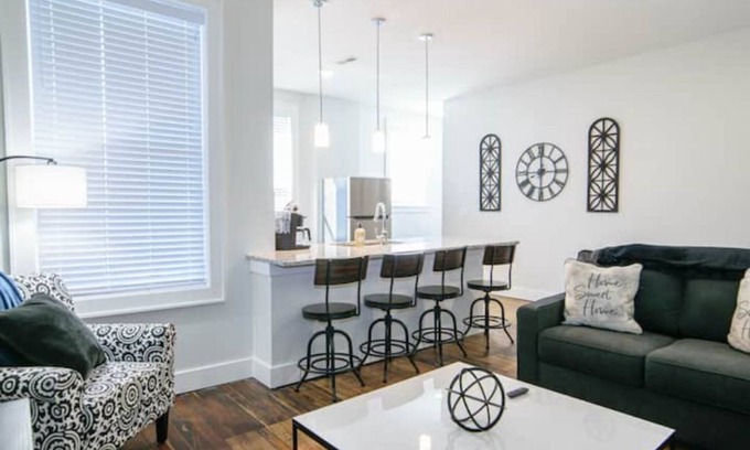 Hamilton Apartment | HeartofHamilton Family Stay-Ham,Spooky Nook,Miami