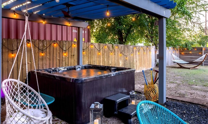 Govalle House | Heated Pool Haven w Hot Tub 3 min to DT