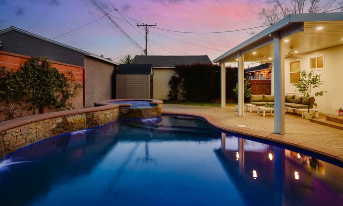 Ranchos House | Heated Pool, Luxe Spa, Stylish Paradise, W/D