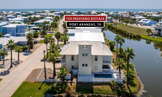 Port Aransas House | Heated Private Pool, Boardwalk and Golf Cart Included