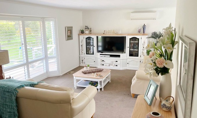 Tyabb Cottage | Helen's Cottage, for a serene and peaceful getaway