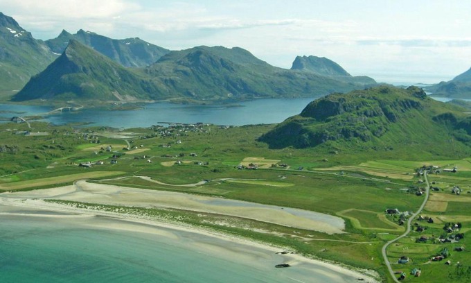 Flakstad House | Heloíse`s accommodation