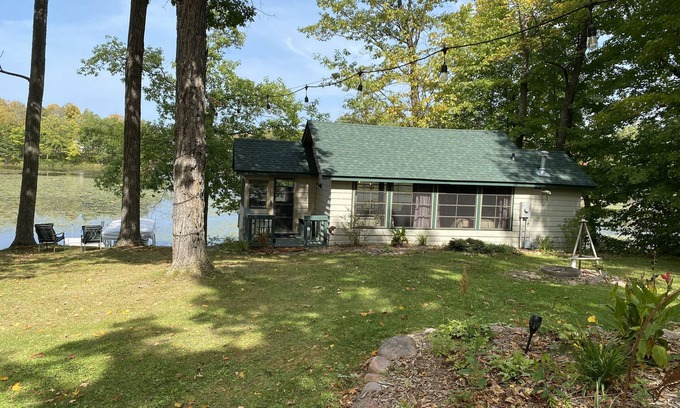 Brill Cottage | Hemlock Hide-A-Way Lakefront Cabin with Great Views!