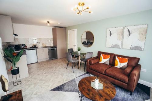 Barrow-on-Trent Apartment | Hen & Chickens Luxury Apartments, Free Parking, By DerBnB