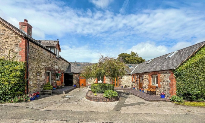 Hendrerwydd Cottage | Henfaes Bwthyn - UK50266