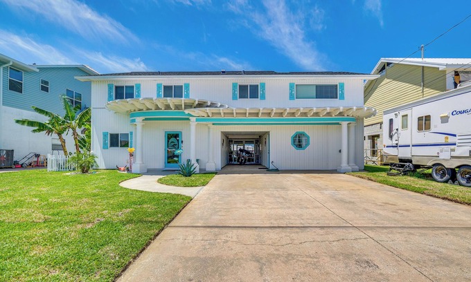 Spring Hill House | Hernando Beach Home on Dolphin Cove: Dock & Kayaks