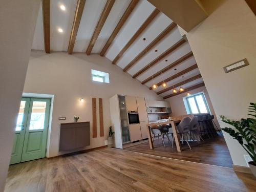 Kubed House | Hiša Skala Kubed