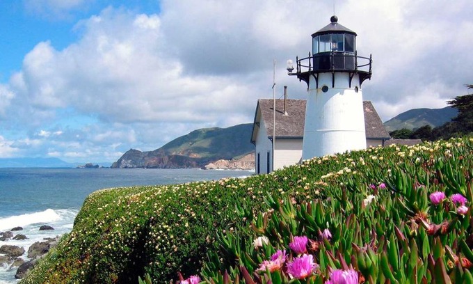San Mateo County House | HI Point Montara Lighthouse