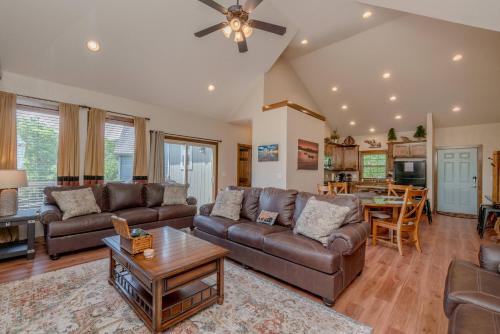 Hollister House | Hickory Hideaway with Communal Pool Access