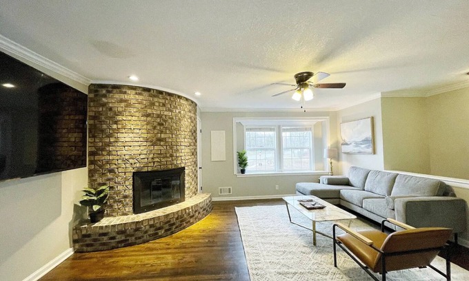 Nall Hills House | Hidden Gem in Overland Park | 3BR for All Adventures