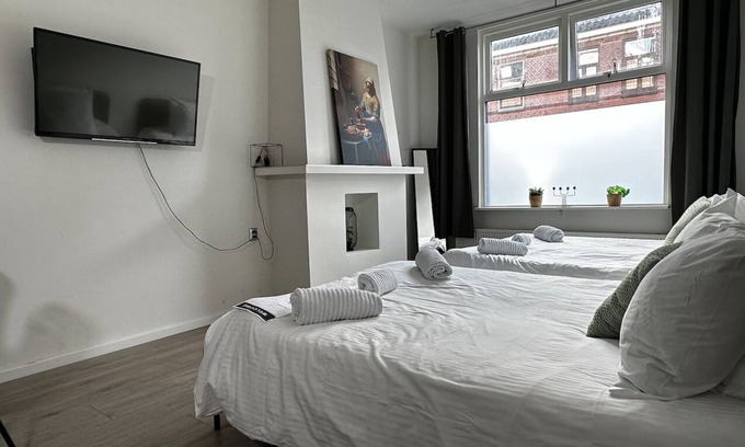 Delft Apartment | Hidden Gem next to TU Delft Campus family P40