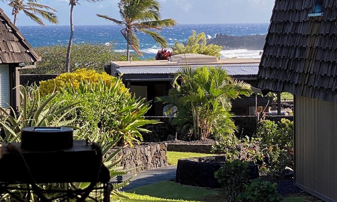 Punaluu Condo | Hidden Tiki Ohana at Punalu'u Black Sand Beach with ocean views, near Volcano National Park