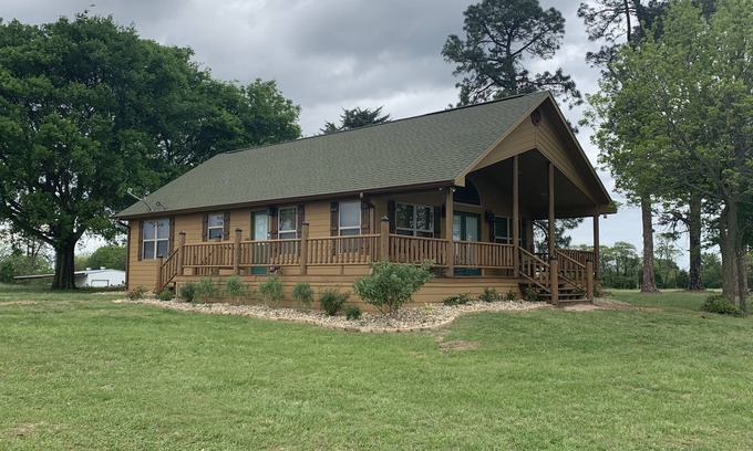 Winnsboro Cabin | Hideaway on the Hill - Winnsboro, Texas