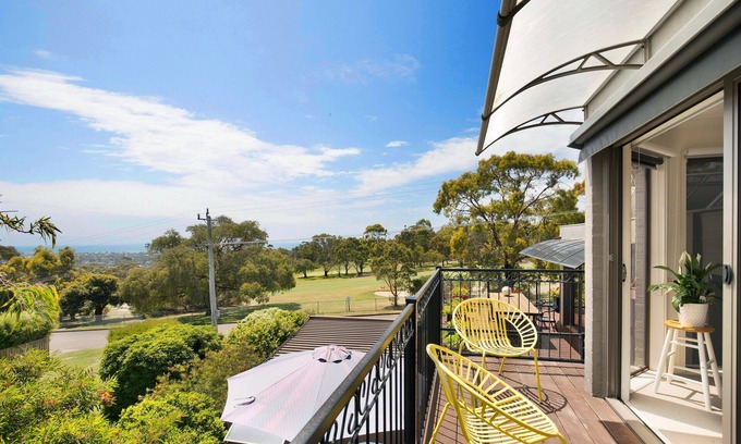 Rosebud House | High on The Hill