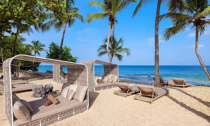 Morne Rouge House | High Tides and Good Vibes! Relaxing 4BR Suite, Oceanfront, Private Balcony!