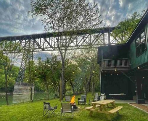 Keene House | Highbridge River Cabin