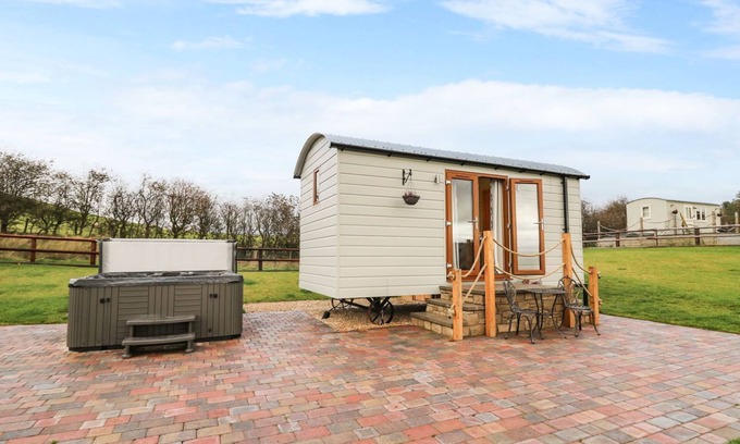 Rhayader Cottage | Highland View - a shepherds hut that sleeps 2 guests in 1 bedroom