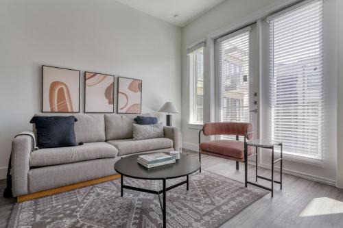 Highland Apartment | Highlands 2BR w Pool WD Gym vibrant area ATX-198